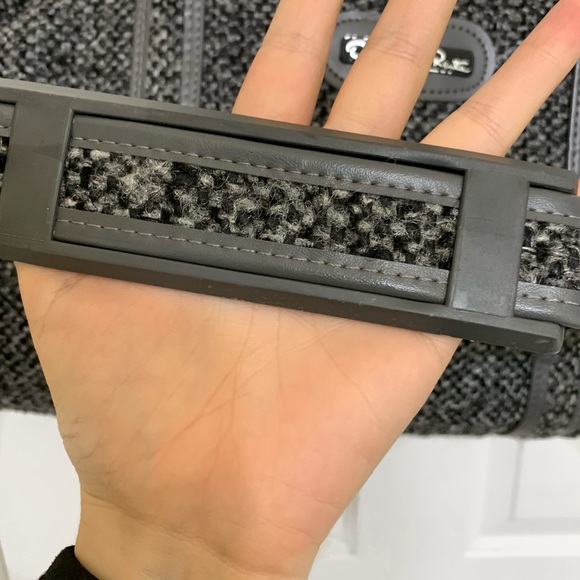 Gorgeous Oscar de la Renta Tweed Duffle Bag - Picture 3 of 8